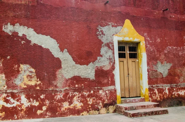 メキシコの町からドア詳細 — ストック写真