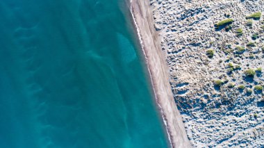 Cristal kum, kaya ve deniz desenler suları temizlemek.