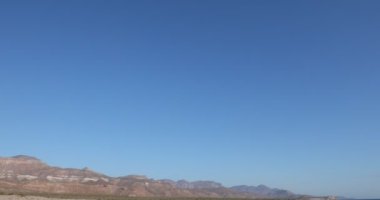 Meksika 'nın Baja California kıyısındaki çöl sahili. Cortez denizi.