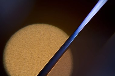 Arka plan ile renkli şekiller ve çizgiler. Optik ortamda ışık efektleri fotoğraf. Yumuşak odak