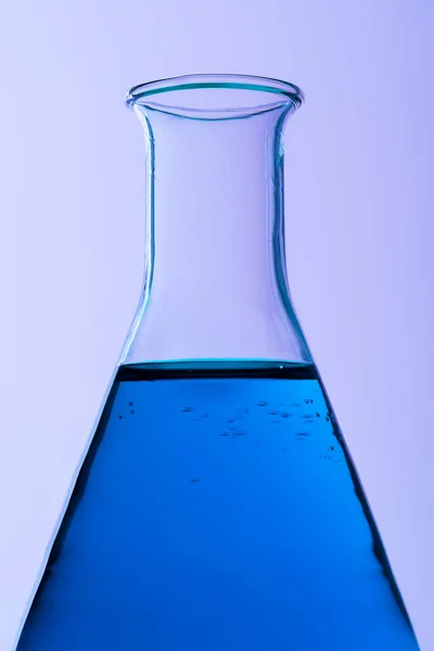 Close Erlenmeyer Flask Purple Background — Stock Photo, Image