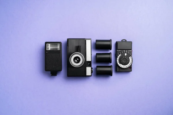 Fotocamera Analogica Altri Accessori Sfondo Blu — Foto Stock