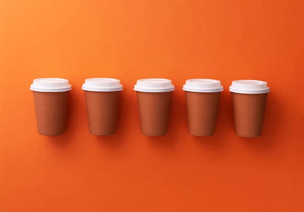 Multiple Disposable Coffee Cups Organized Orange Background — Stock Photo, Image