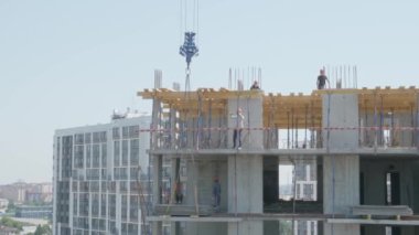 Vinç nakliye malzemeleri inşaat alanına