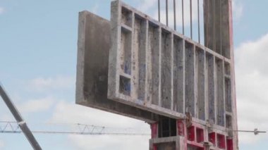 Binanın metal yapısı yapım aşamasında