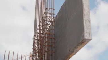 Binanın metal yapısı yapım aşamasında