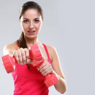 aktif bir spor. egzersiz sırasında şirin kız