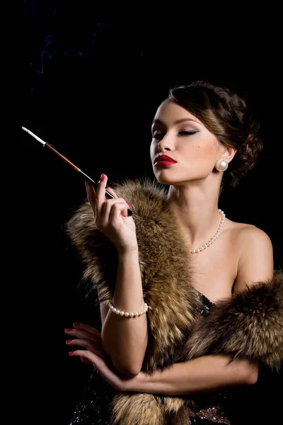Vintage Belle Femme Avec Cigarette — Photo