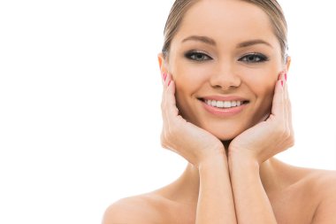 Güzel, çekici, güzel yüzlü bir kadın.