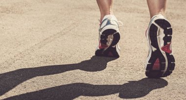 Spor, aktif. Sokakta koşan