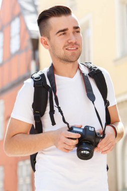 Turist. Tatil boyunca adam