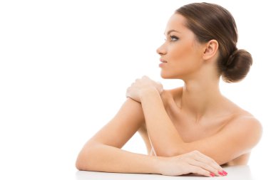 Güzel yüzlü tatlı bir kadın.