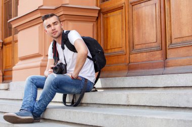 Turist. Tatil boyunca adam