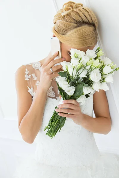 Bröllop Attraktiv Brud Med Bukett — Stockfoto