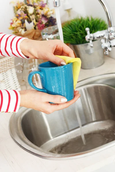 Kitchen Housework Girl Washes Tea Cup — Stock Photo, Image