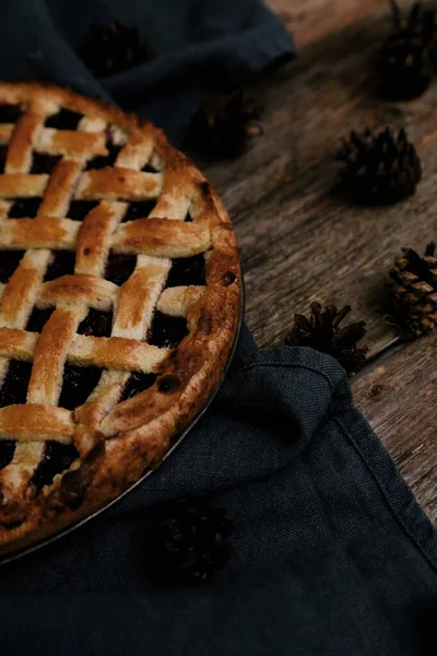 Eten Heerlijke Bosbessentaart Tafel — Stockfoto