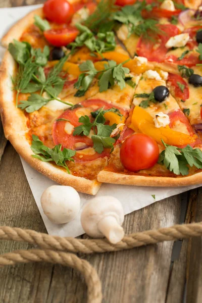 Deliciosa Pizza Mesa — Foto de Stock