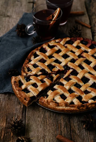 Eten Heerlijke Bosbessentaart Tafel — Stockfoto