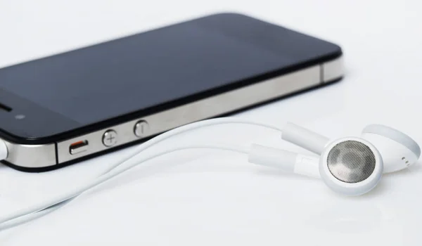 Technologie Smartphone Mit Kopfhörer Auf Weißem Hintergrund — Stockfoto
