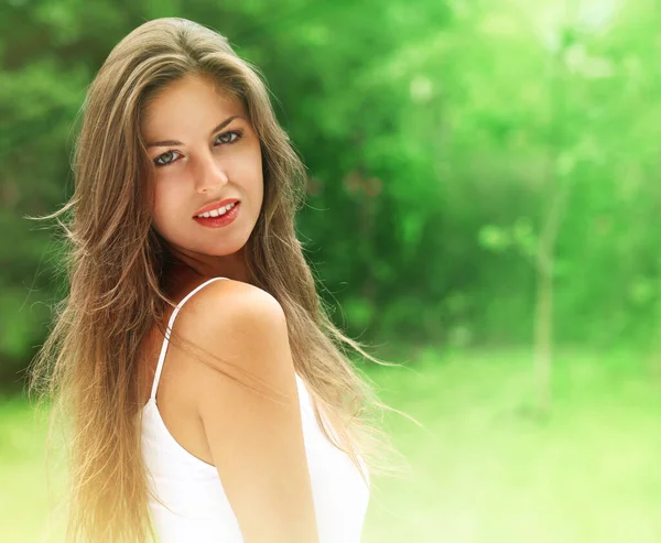 Chica Joven Feliz Parque — Foto de Stock