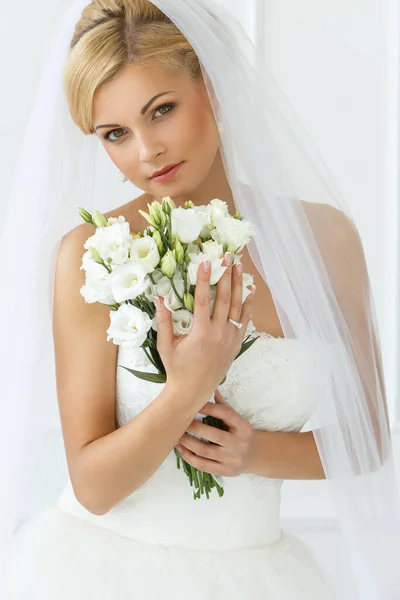 Bröllop Attraktiv Brud Med Vacker Bukett — Stockfoto