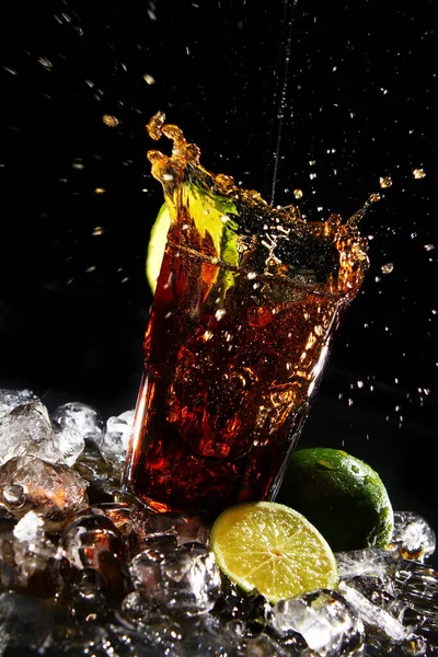 Fresh Cola Drink Splashesh Water Green Lime Black Background — Stock Photo, Image