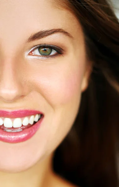 Mulher Bonita Com Sorriso Largo — Fotografia de Stock