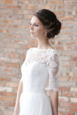 Gelinlik içinde güzel gelin