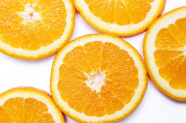 Beyaz arkaplanda turuncu