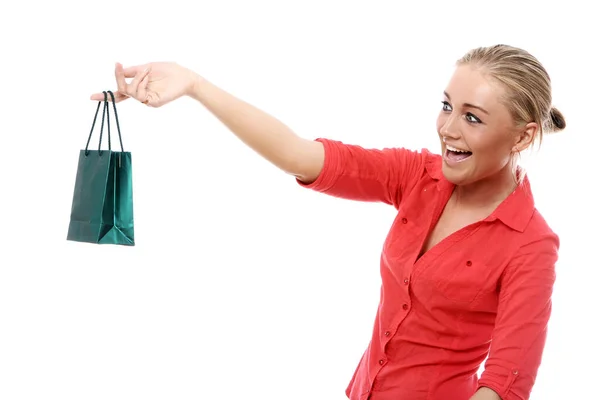 Glückliche Frau Mit Kleiner Einkaufstasche Vor Weißem Hintergrund — Stockfoto