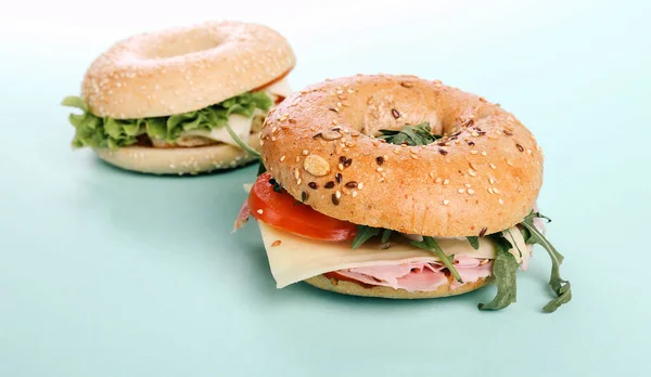 Delicioso Sándwich Bagel Mesa — Foto de Stock