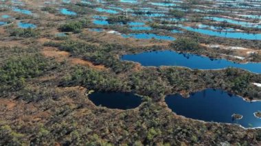 Göldeki güzel adaların hava görüntüsü. 