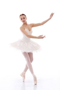 Balerin beyaz tutu ve terlik çalışma dışarı ve beyaz bir arka plan üzerinde dans