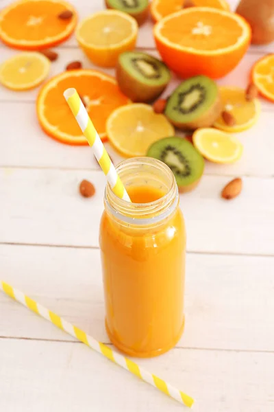 Egészséges Étel Narancslé Asztalon — Stock Fotó