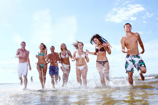 Happy Teenagers Having Rest Sea — Stock Photo, Image