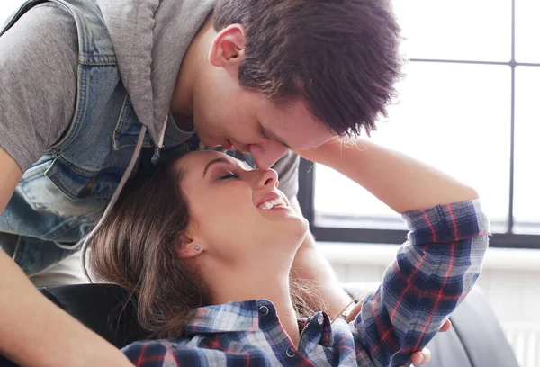 Amor Relacionamento Casal Bonito Casa — Fotografia de Stock