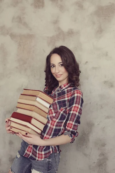 Leuke Vrouw Met Een Hoop Boeken — Stockfoto