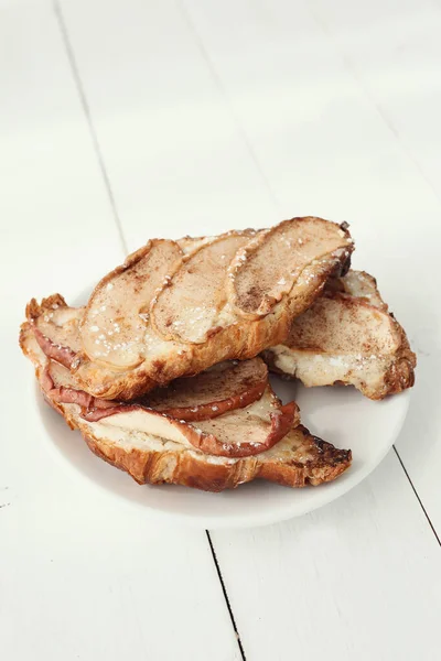 Heerlijke Sandwich Met Peer Erop — Stockfoto
