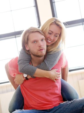 Aşk, ilişki. Evdeki güzel çift