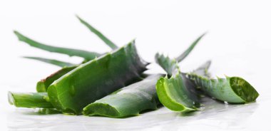 İlaçlar. Aloevera beyaz arka planda