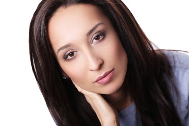 Beyaz arka planda bir kadın