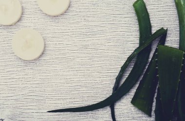 İlaç, spa. Aloe Vera masada.