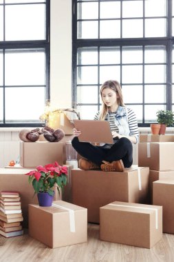 Eve taşınırken çok tatlı bir kızdı.