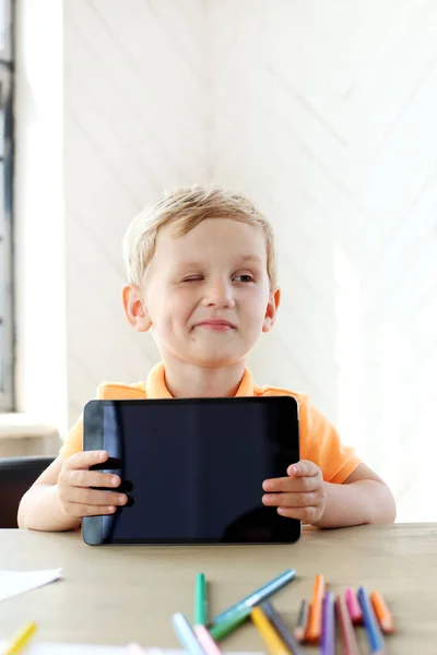 Kind Jong Leuke Jongen Thuis — Stockfoto