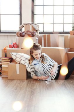 Eve taşınırken çok tatlı bir kızdı.