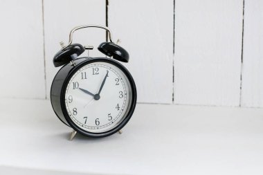 Kavram. Eski tarz alarm saati