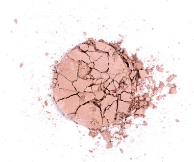 Beyaz arkaplanda kozmetik ürünler