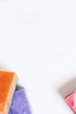 Ev, temiz. Köpüklü sünger