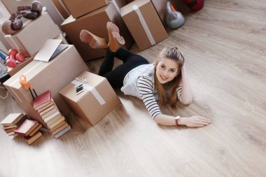 Eve taşınırken çok tatlı bir kızdı.