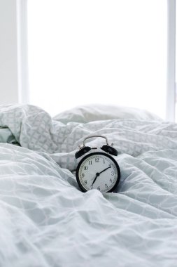 Kavram. Eski tarz alarm saati